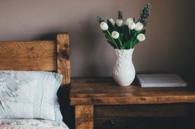 Tudo sobre a Eurail | Cama e flores em um quarto