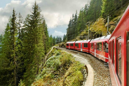 Tudo sobre a Eurail | Bernina Express indo de Tirano à Suíça